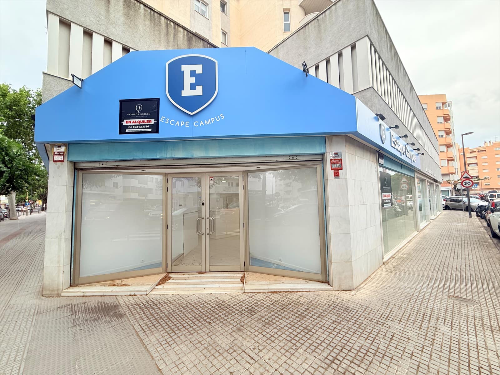 Locale in Avenida D'Ignasi Wallis — foto 1