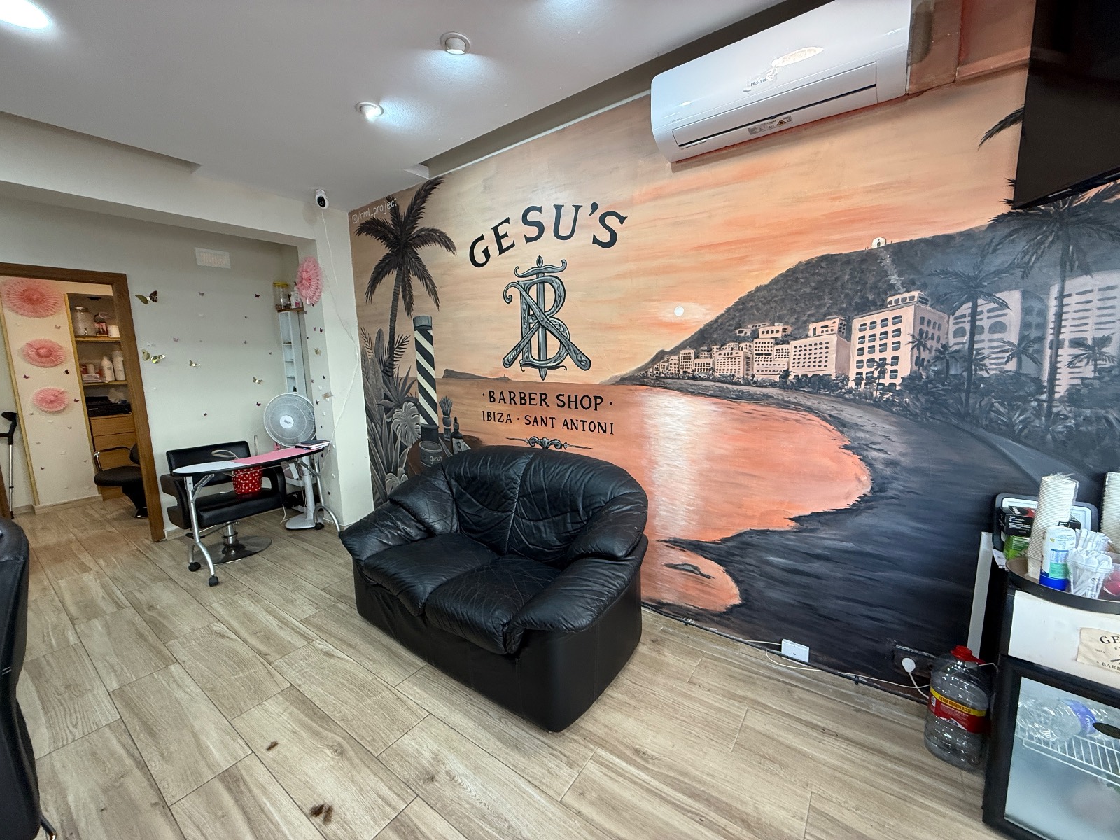 Commercial unit for transfer in San Antonio centro, Ibiza · 50 m² · photo 1