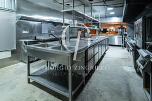 Local comercial en venta en Cala Vedella, Ibiza · 300 m² · foto 48