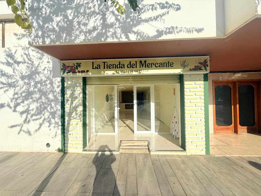 Commercial unit in Avenida D'Isidor Macabich — photo 1/24