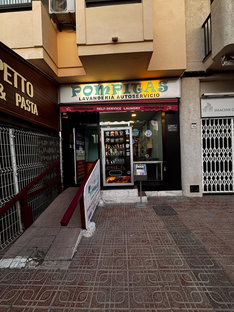 Locale in Calle De Madrid — foto 1/8