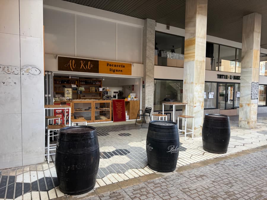 Business transfer in Calle De Felip II — photo 1/14